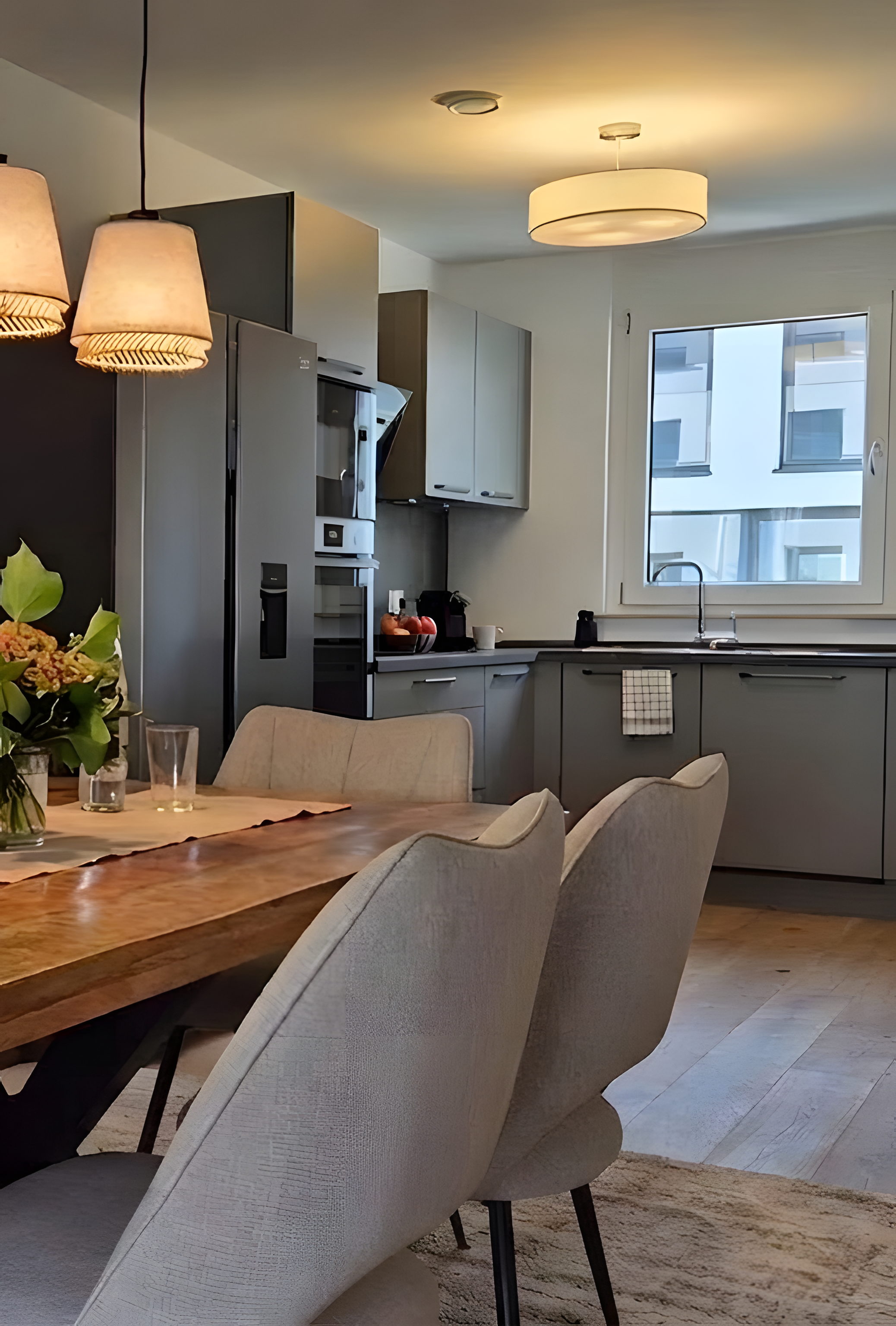 Wohnbereich mit offenem Schnitt und viel Tageslicht